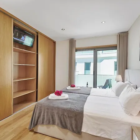 Gorgeous Townhouse In Centre, Shared Pool *