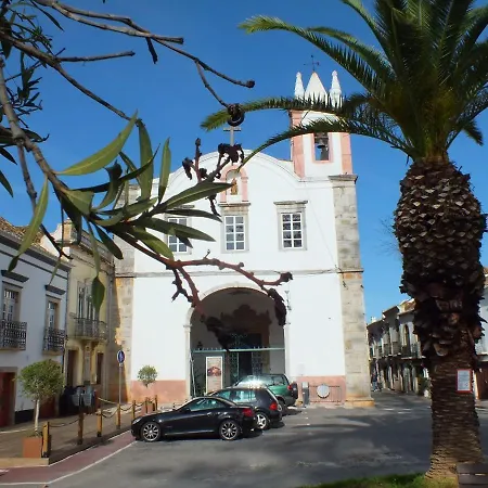 Casa de Férias Gorgeous Townhouse In Centre, Shared Pool