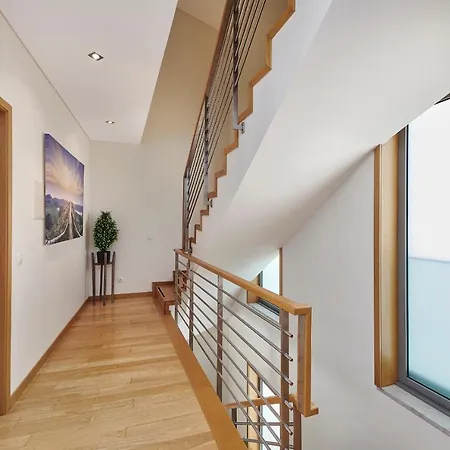 Gorgeous Townhouse In Centre, Shared Pool Casa de Férias