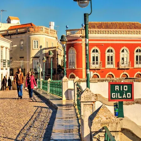 Σπίτι διακοπών Gorgeous Townhouse In Centre, Shared Pool