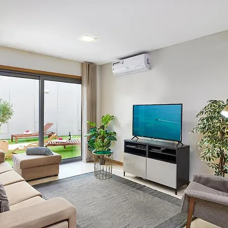 Gorgeous Townhouse In Centre, Shared Pool Ταβίρα