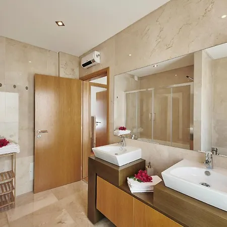 Σπίτι διακοπών Gorgeous Townhouse In Centre, Shared Pool *